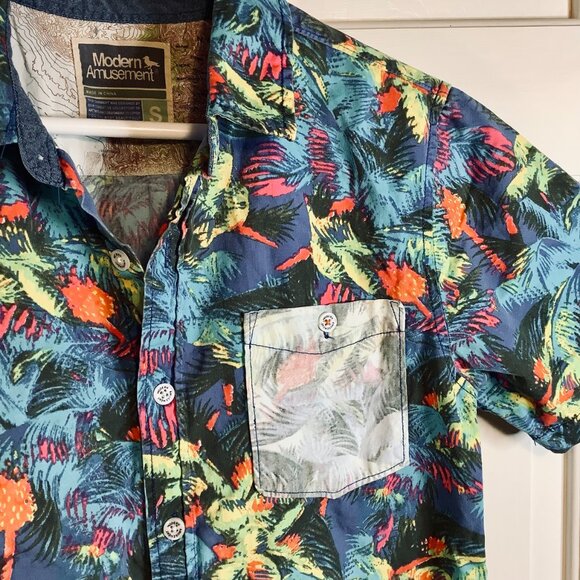 Modern Amusement Short Sleeve Palm Tree Button Up (S) - Picture 3 of 4